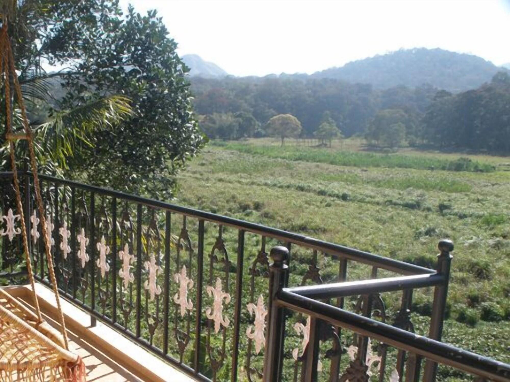 Jungle Palace Homestay Thekkady Esterno foto