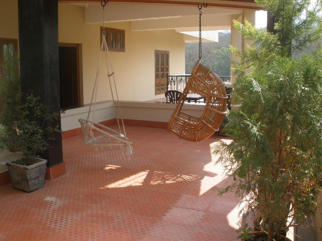 Jungle Palace Homestay Thekkady Esterno foto