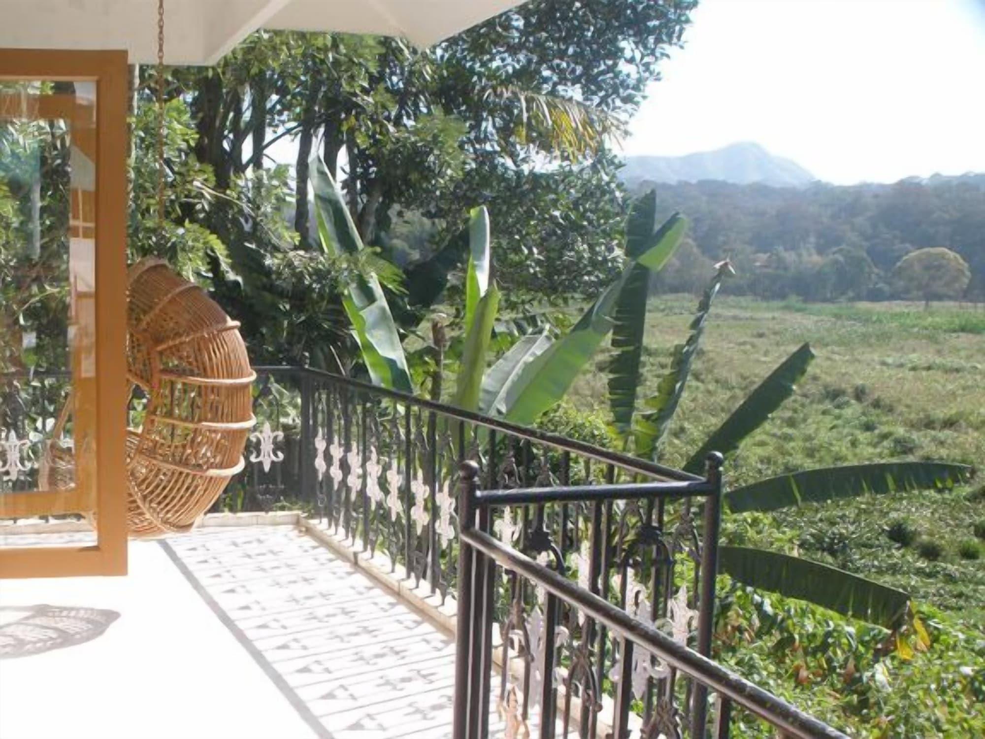 Jungle Palace Homestay Thekkady Esterno foto