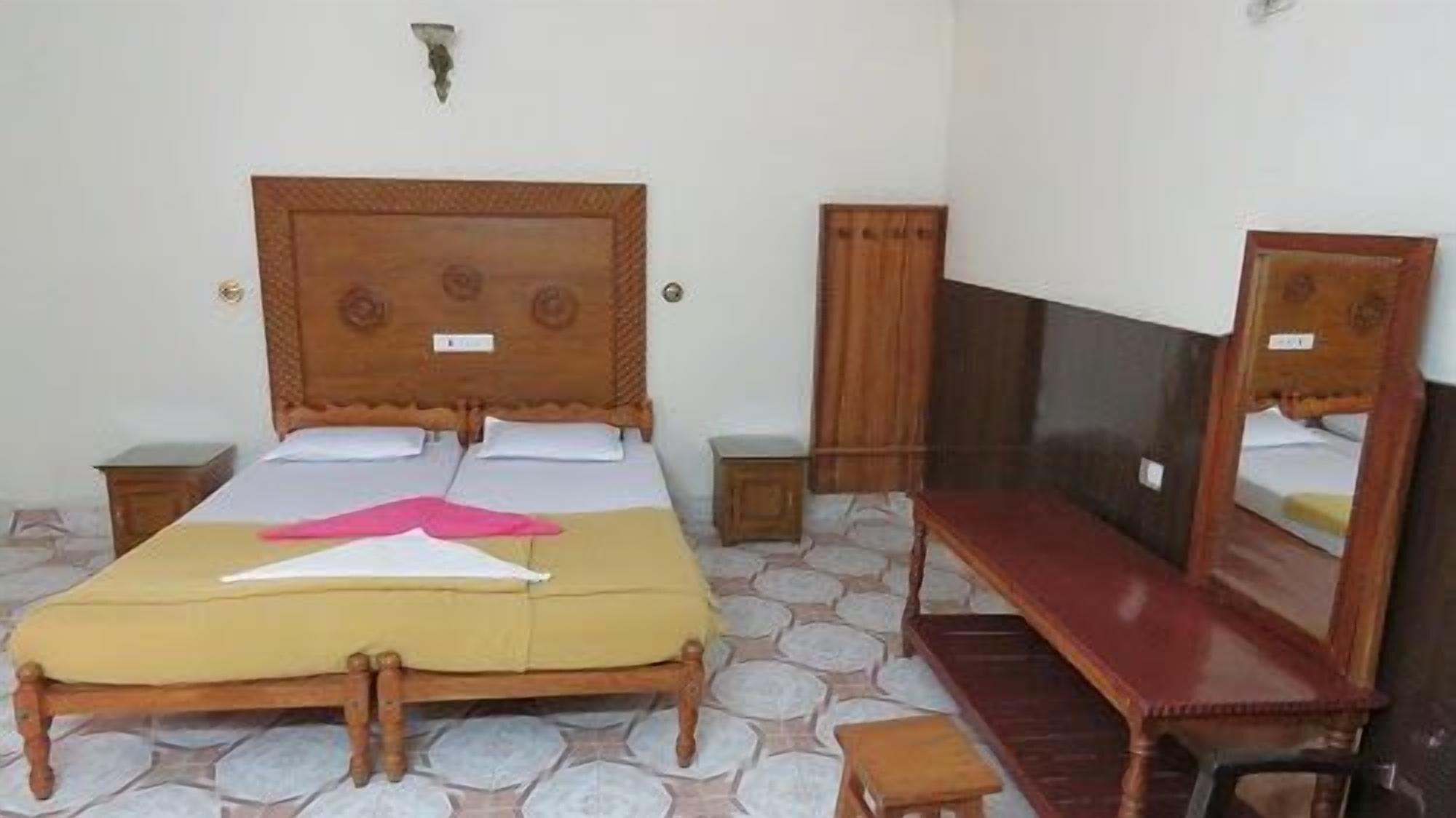 Jungle Palace Homestay Thekkady Esterno foto