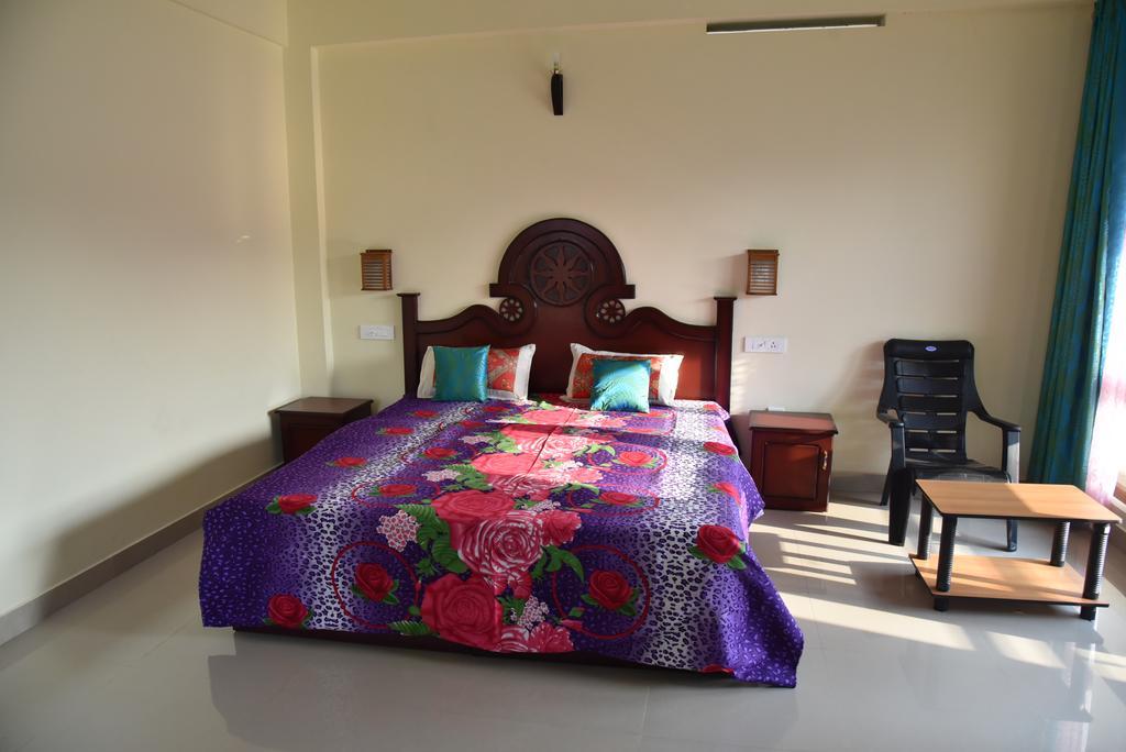 Jungle Palace Homestay Thekkady Esterno foto