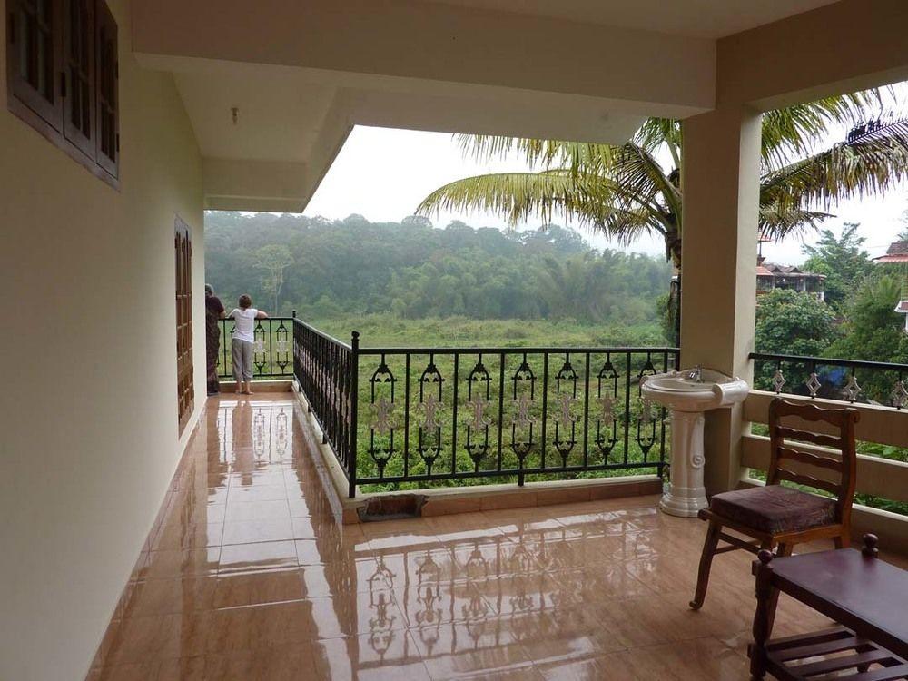 Jungle Palace Homestay Thekkady Esterno foto