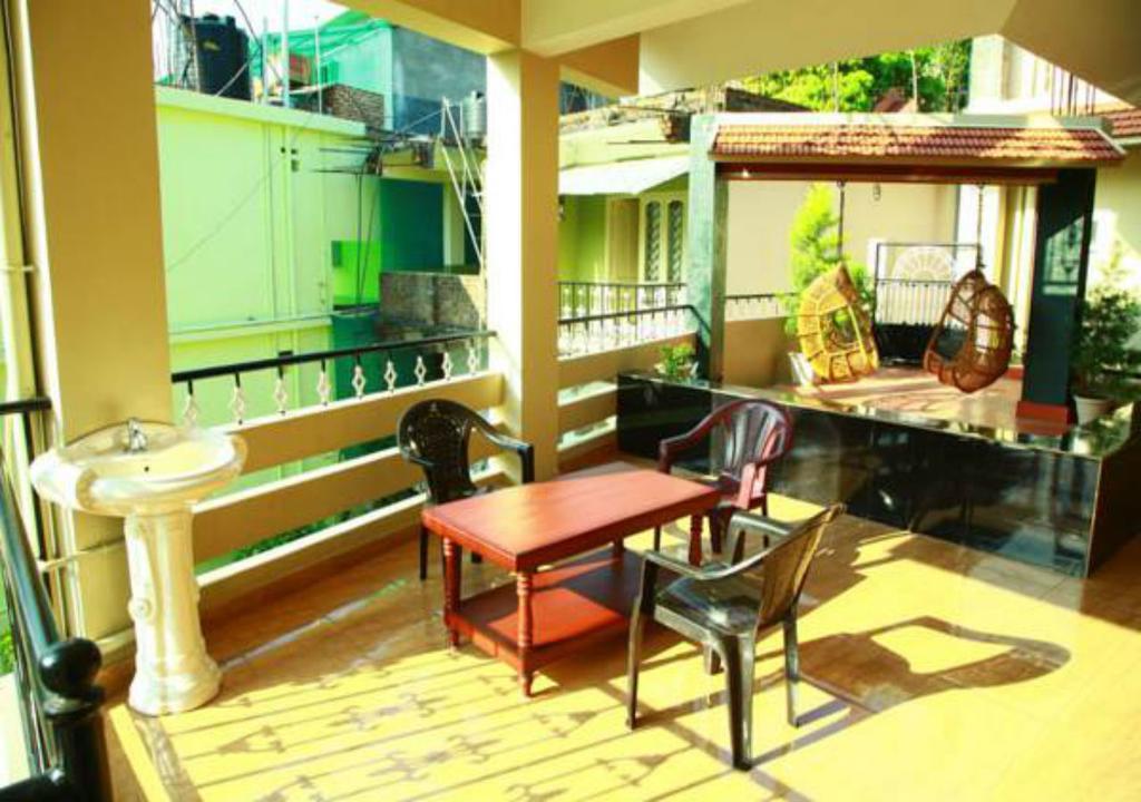 Jungle Palace Homestay Thekkady Esterno foto